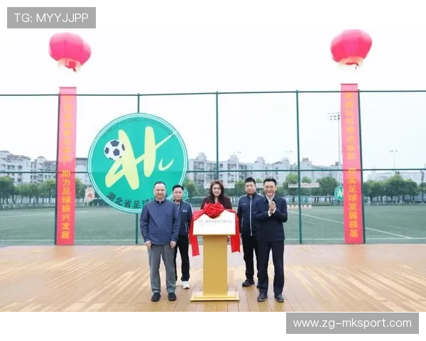 足球联赛在青训扶持中设立示范性青训基地并推广成功经验，足球青训城市